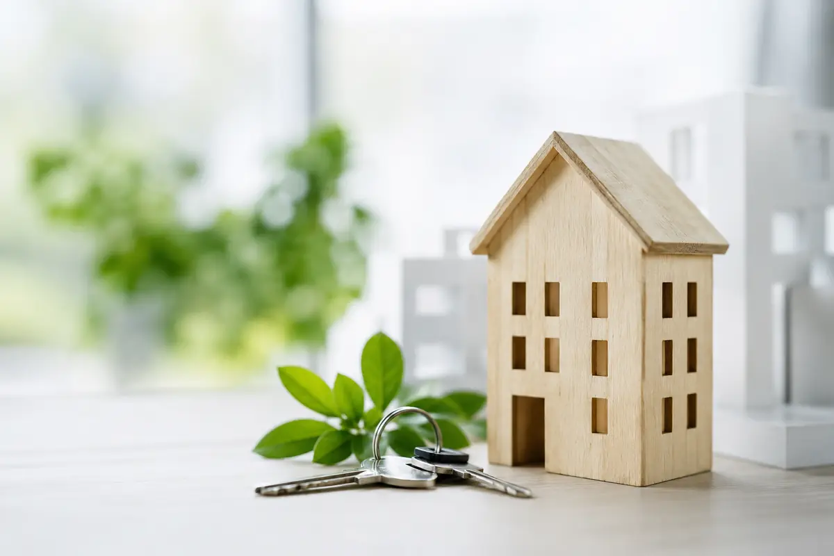 Vivienda sostenible como ejemplo de instalación de energía solar en una comunidad